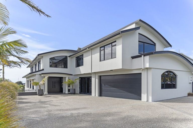 Photo of property in 1 Arden Place, Oakura, 4314