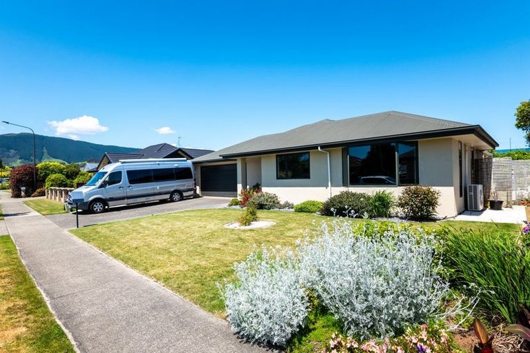 Photo of property in 15 Kendall View, Stoke, Nelson, 7011