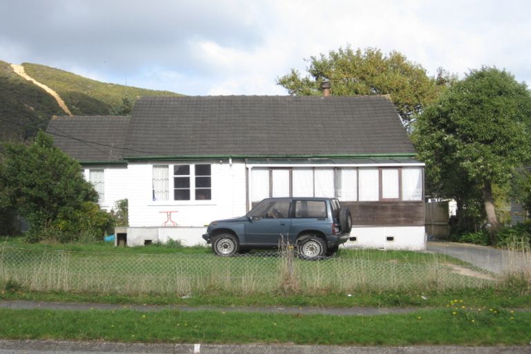 Photo of property in 30 Langford Street, Naenae, Lower Hutt, 5011