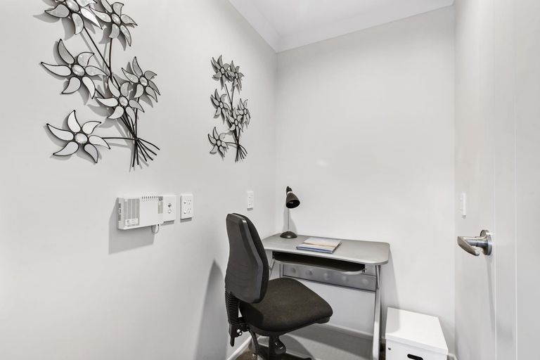 Photo of property in 14 Parsot Place, Pukekohe, 2120