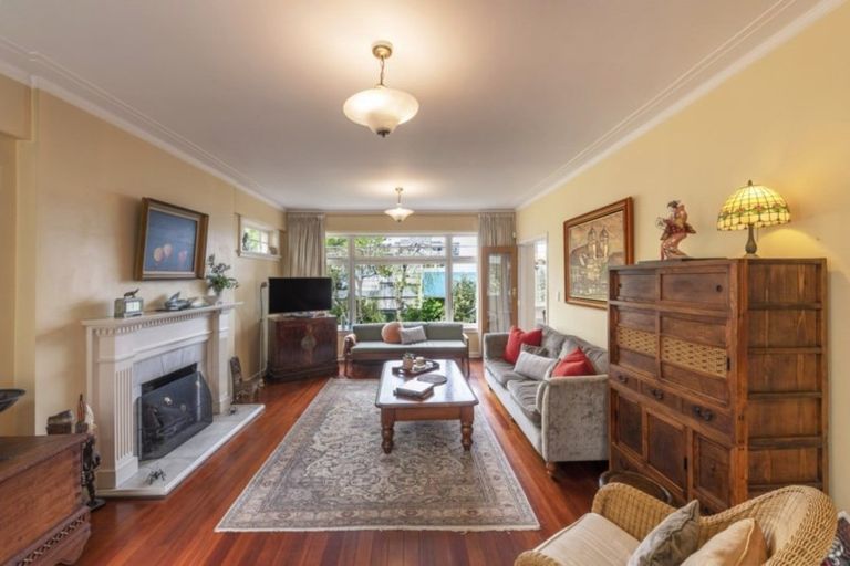 Photo of property in 19 Grant Road, Thorndon, Wellington, 6011