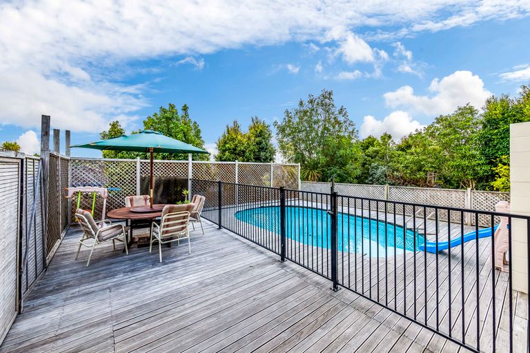 Photo of property in 7 Pokapu Street, Titirangi, Auckland, 0600