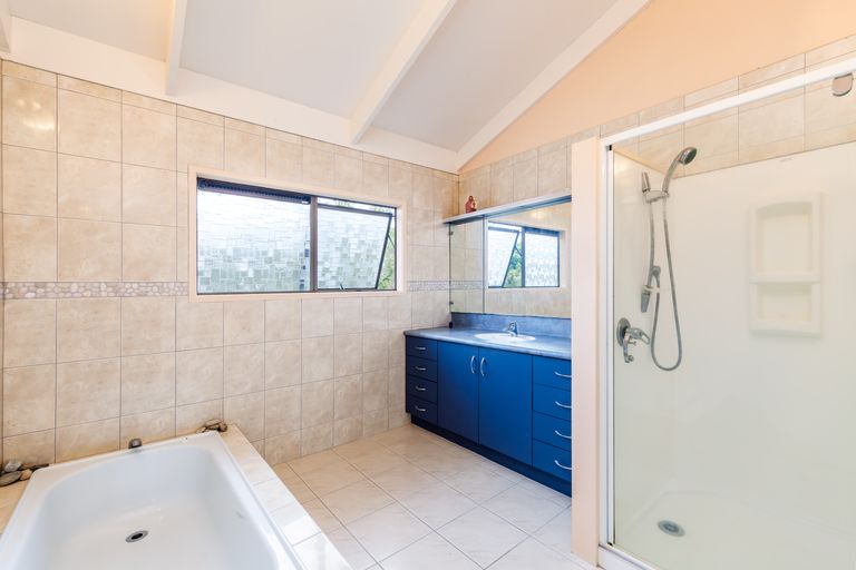 Photo of property in 7 Pokapu Street, Titirangi, Auckland, 0600