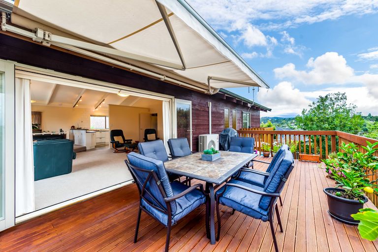 Photo of property in 7 Pokapu Street, Titirangi, Auckland, 0600
