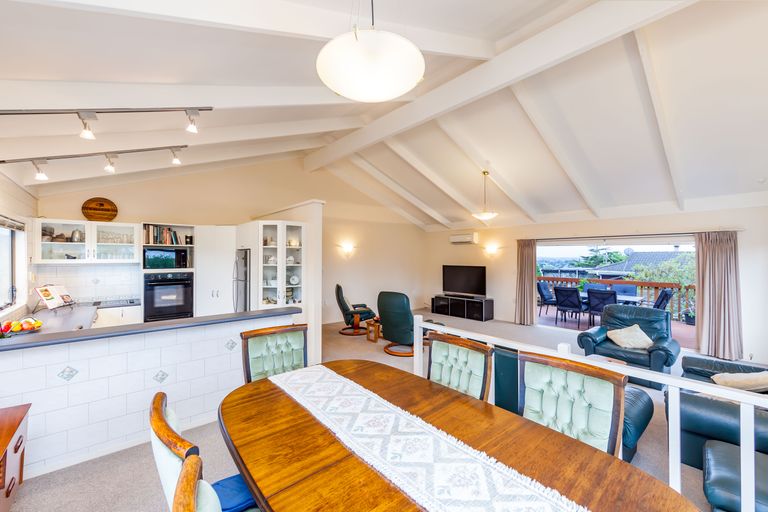 Photo of property in 7 Pokapu Street, Titirangi, Auckland, 0600