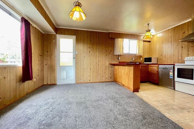 Photo of property in 1/17 Ashbourne Place, Glendene, Auckland, 0602
