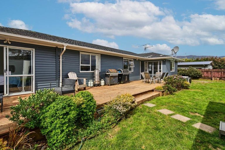 Photo of property in 14 Indiana Grove, Totara Park, Upper Hutt, 5018
