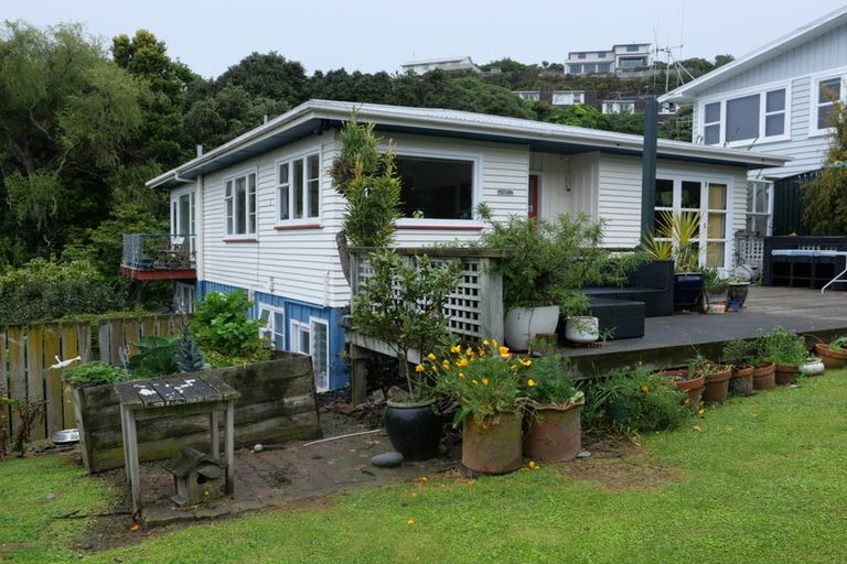Photo of property in 82 Severn Street, Island Bay, Wellington, 6023