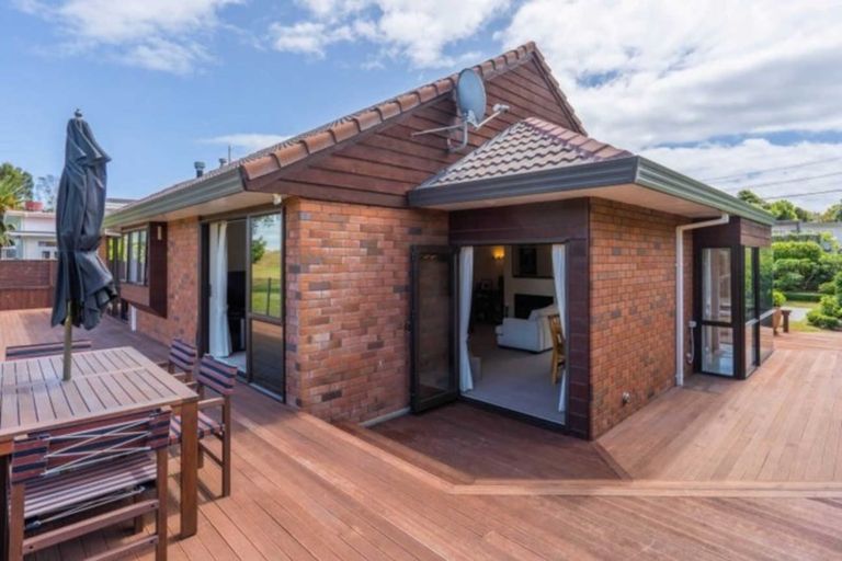 Photo of property in 58 Golf Road, Paraparaumu Beach, Paraparaumu, 5032