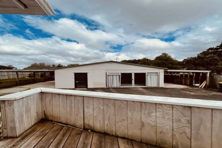 Photo of property in 49 Neil Avenue, Te Atatu Peninsula, Auckland, 0610
