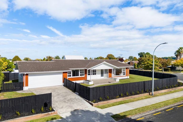 Photo of property in 2 Bowen Place, St Andrews, Hamilton, 3200
