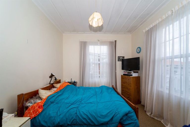 Photo of property in 16 Surrey Street, Hawera, 4610