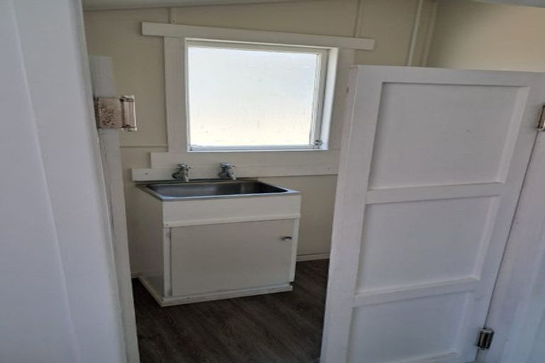Photo of property in 32 Pendarves Street, New Plymouth, 4310