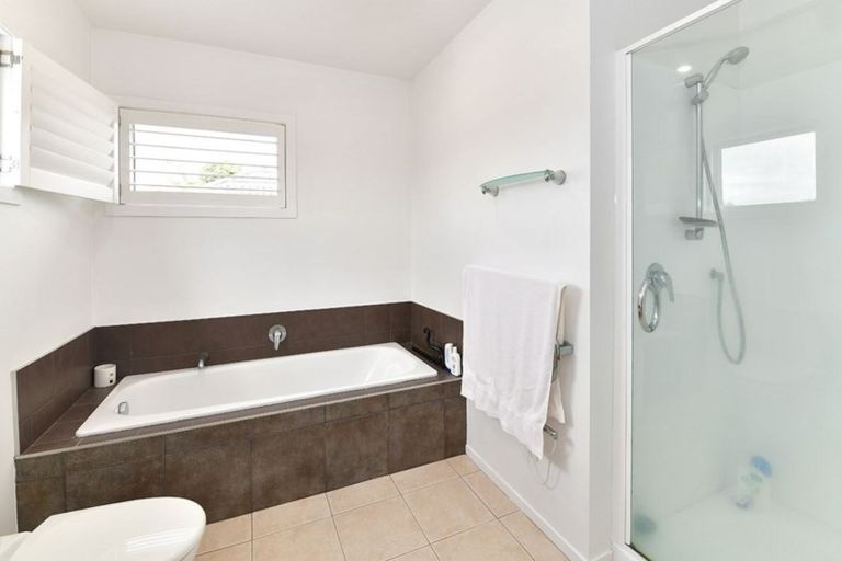 Photo of property in 53a Walton Street, Red Beach, 0932