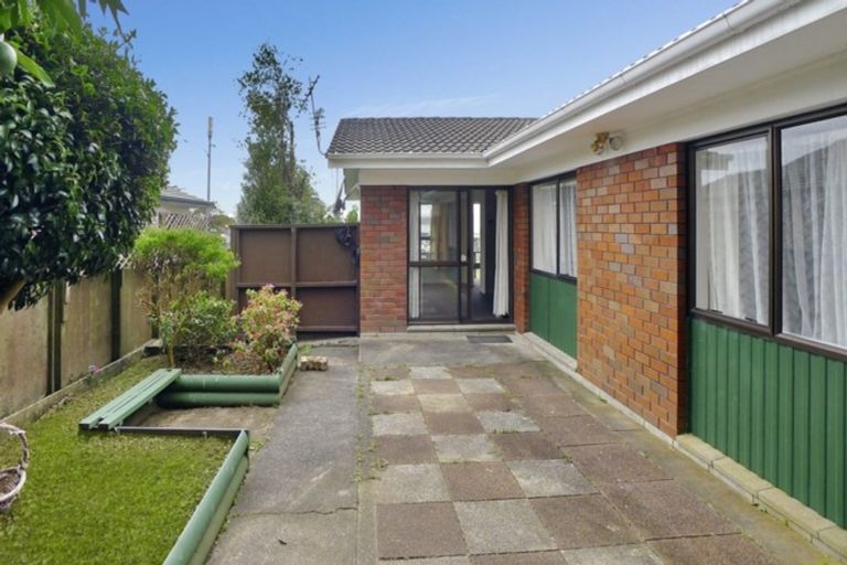 Photo of property in 1 Palomino Drive, Henderson, Auckland, 0612