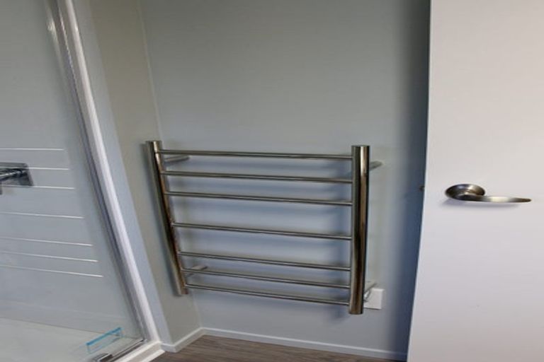 Photo of property in 2/75 Birkdale Road, Birkdale, Auckland, 0626