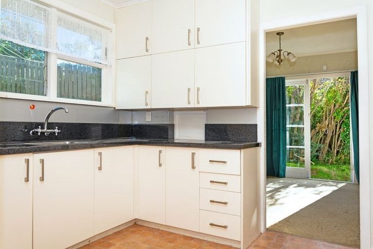 Photo of property in 38 Lyndfield Lane, Newlands, Wellington, 6037