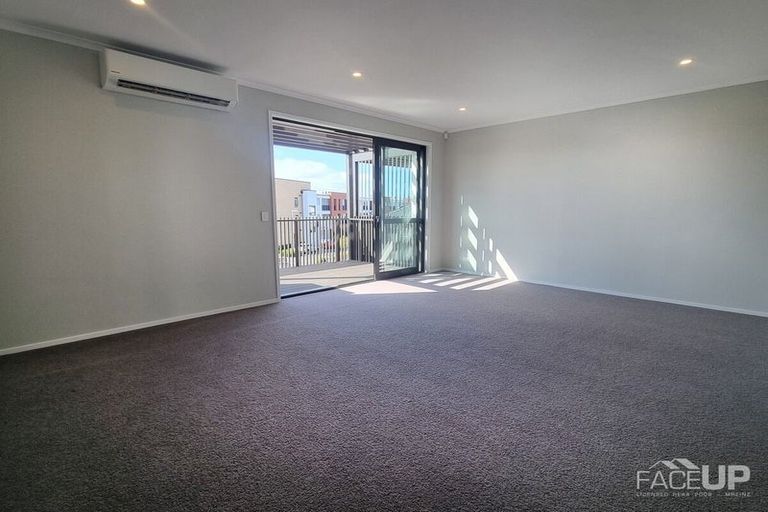 Photo of property in 2/1 Ko Roa Lane, Hobsonville, Auckland, 0616
