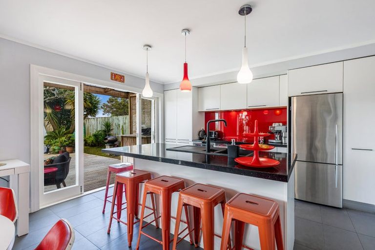 Photo of property in 18 Taioma Crescent, Te Atatu Peninsula, Auckland, 0610