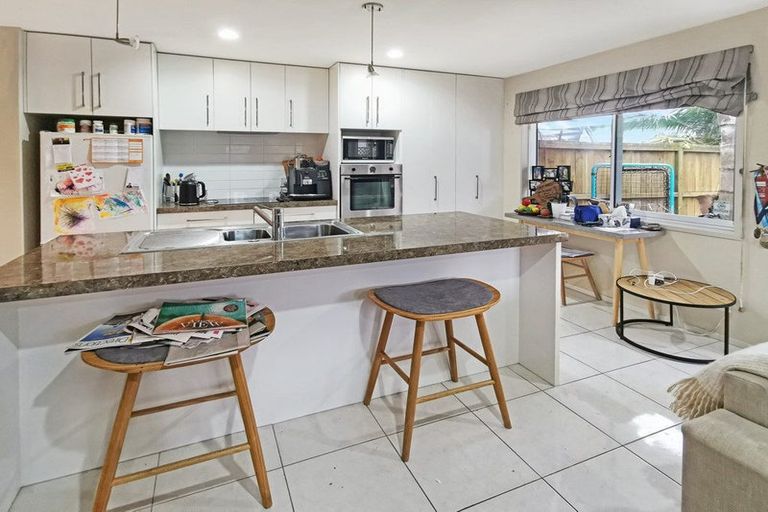 Photo of property in 17 Brennan Avenue, Te Atatu Peninsula, Auckland, 0610