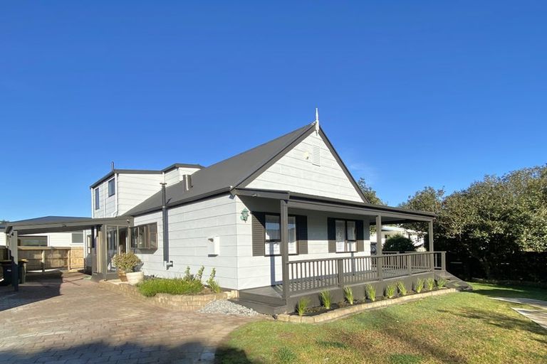 Photo of property in 27 Lina Place, Waiuku, 2123