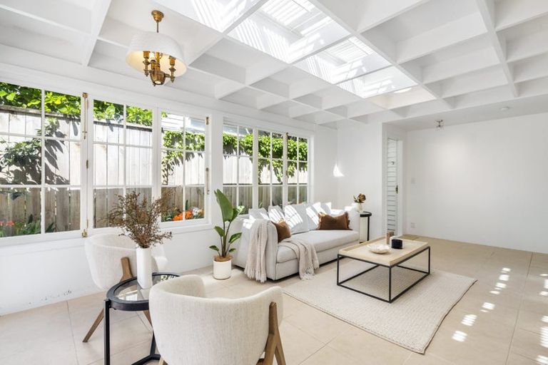 Photo of property in 2/40a Norwood Road, Bayswater, Auckland, 0622