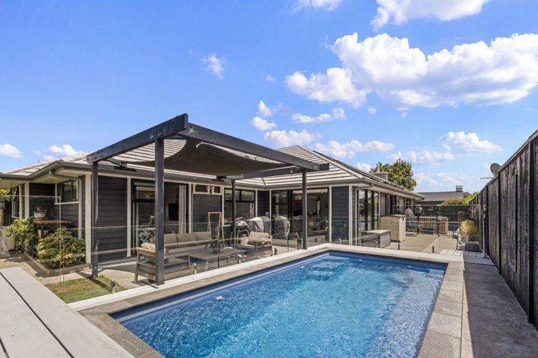 Photo of property in 15 Pohutukawa Parade, Riverhead, 0820