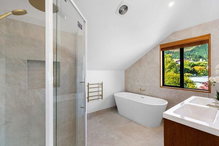 Photo of property in 19 Richards Park Lane, Fernhill, Queenstown, 9300