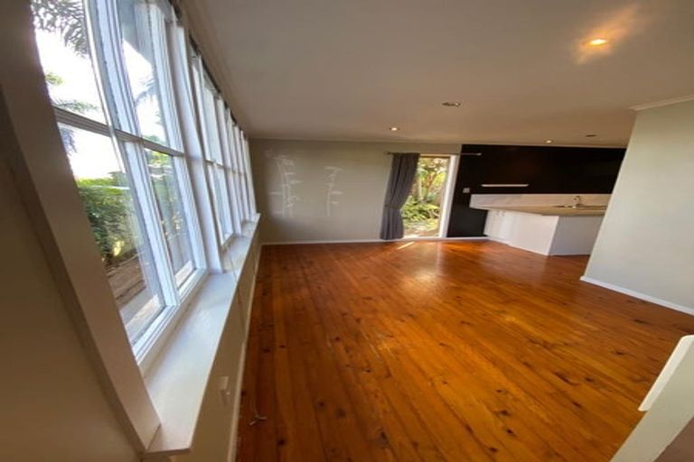 Photo of property in 35 Neptune Avenue, Beach Haven, Auckland, 0626