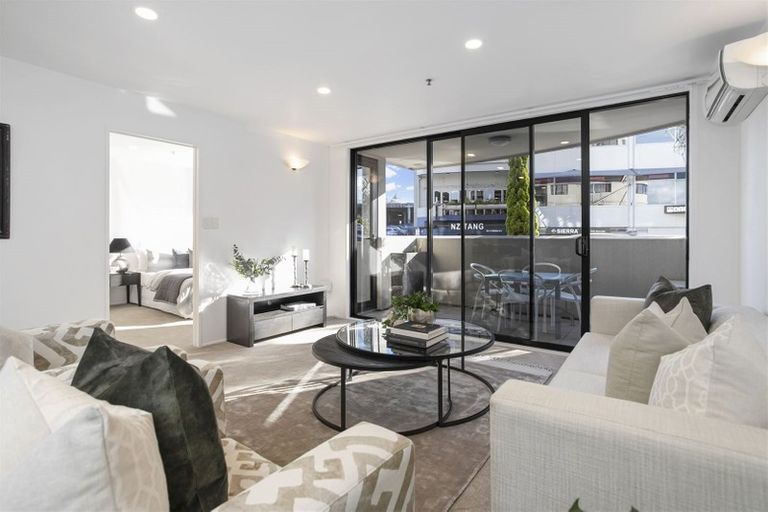 Photo of property in 1i/175 Hurstmere Road, Takapuna, Auckland, 0622