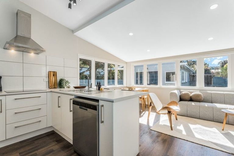 Photo of property in 38 Rua Street, Lyall Bay, Wellington, 6022