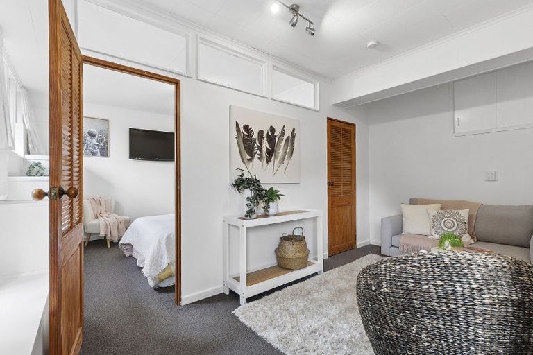 Photo of property in 142 The Ridgeway, Mornington, Wellington, 6021