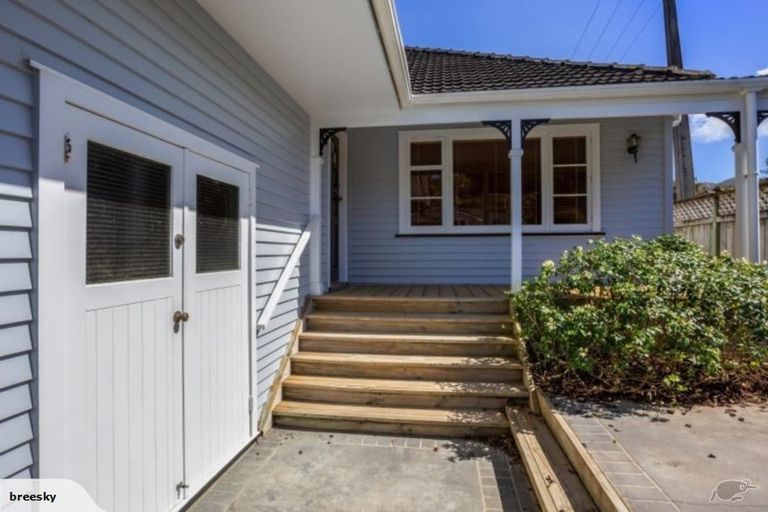 Photo of property in 49u1 Ranui Terrace, Tawa, Wellington, 5028