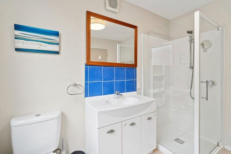 Photo of property in 33 Arawata Terrace, Fernhill, Queenstown, 9300