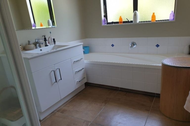 Photo of property in 73b Hillwell Drive, Henderson, Auckland, 0612