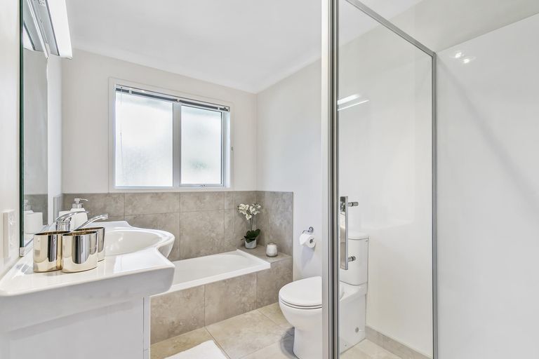 Photo of property in 14 Parsot Place, Pukekohe, 2120