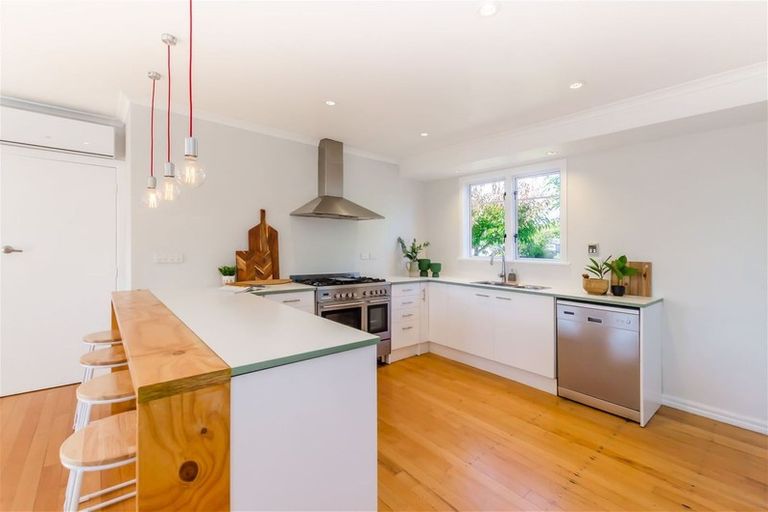 Photo of property in 1 Hadfield Place, Paraparaumu Beach, Paraparaumu, 5032