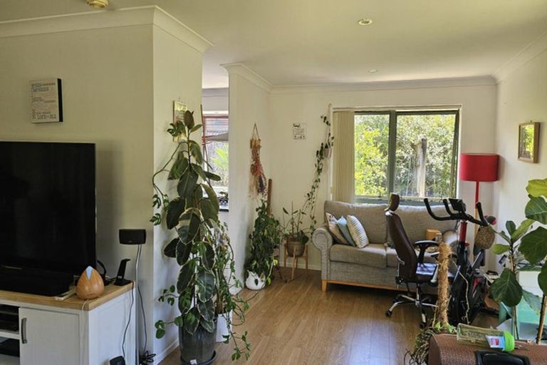 Photo of property in 11 San Vito Place, Henderson, Auckland, 0612