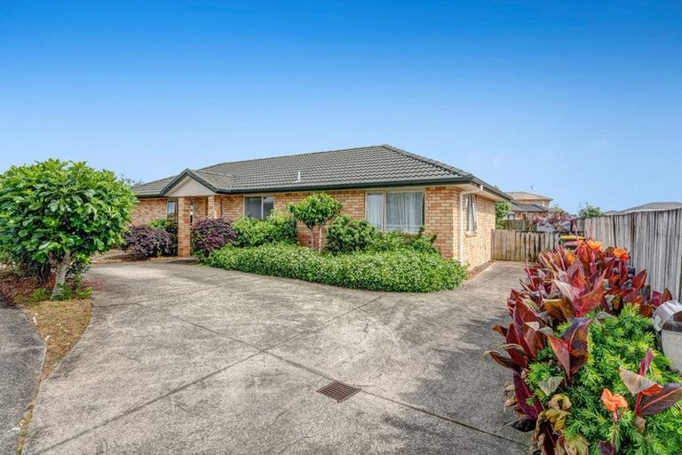 Photo of property in 17 Aitkenhead Court, Parakai, 0830