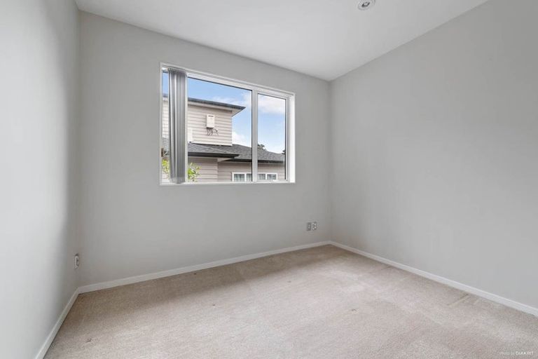 Photo of property in 71 Tamahere Drive, Glenfield, Auckland, 0629