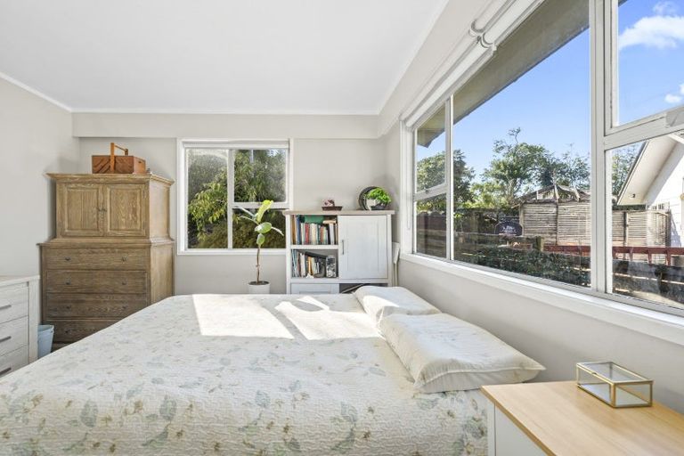 Photo of property in 13 Helleur Road, Massey, Auckland, 0614