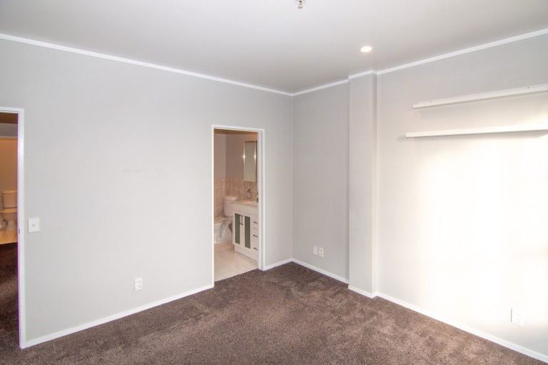 Photo of property in Maddison Apartments, 3/6a Queen Street, Palmerston North, 4410