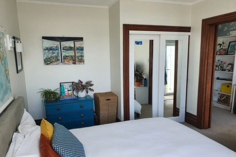 Photo of property in 118 Lyall Parade, Lyall Bay, Wellington, 6022