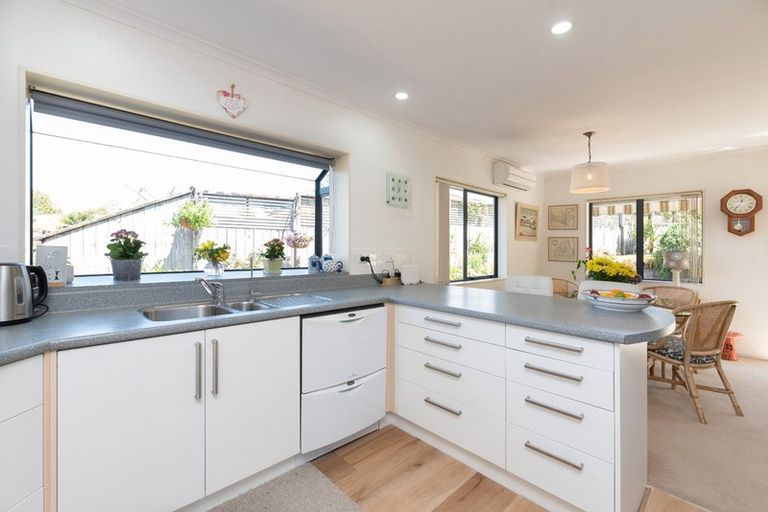 Photo of property in 11 Oakridge Drive, Kerikeri, 0230