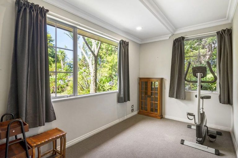 Photo of property in 5 Chatham Avenue, Paremoremo, Auckland, 0632