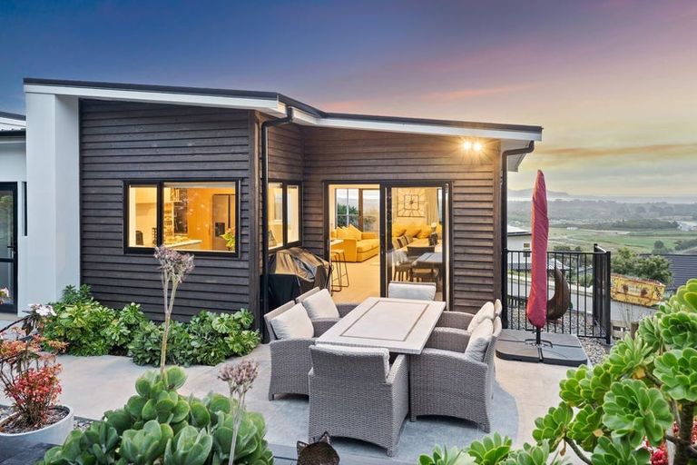 Photo of property in 11 Wilson Way, Waikanae, 5036