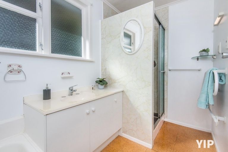 Photo of property in 23 Omega Street, Newlands, Wellington, 6037