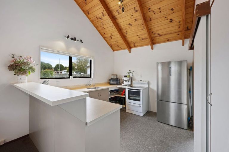 Photo of property in 2/11 Hosking Place, Clarks Beach, 2122