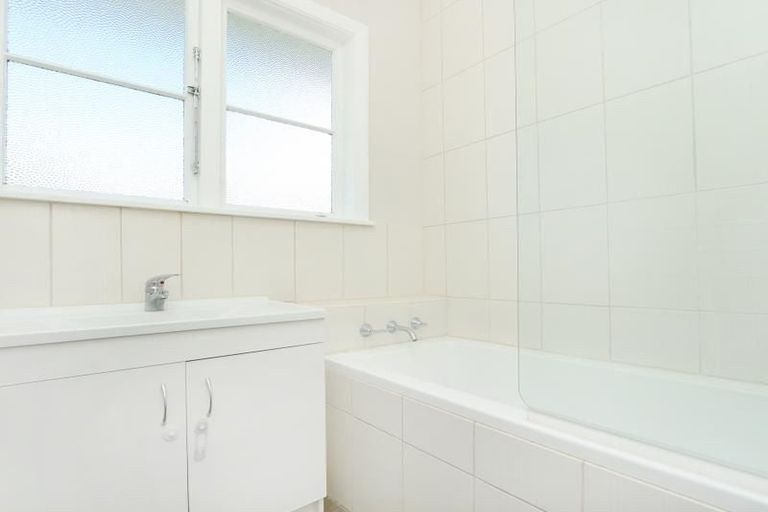 Photo of property in 166 College Street, Awapuni, Palmerston North, 4412