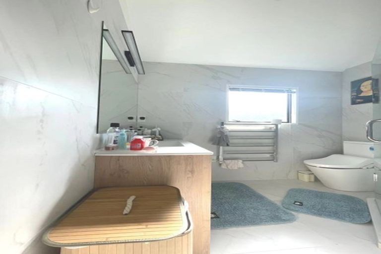 Photo of property in 10b Beach Road, Castor Bay, Auckland, 0620